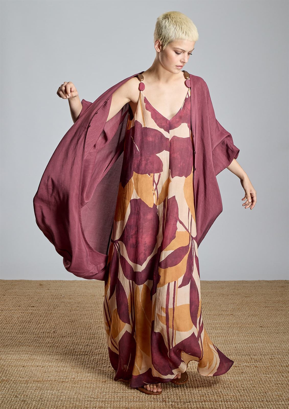 ALBA CONDE Kimono de Lino Granate - Imagen 8