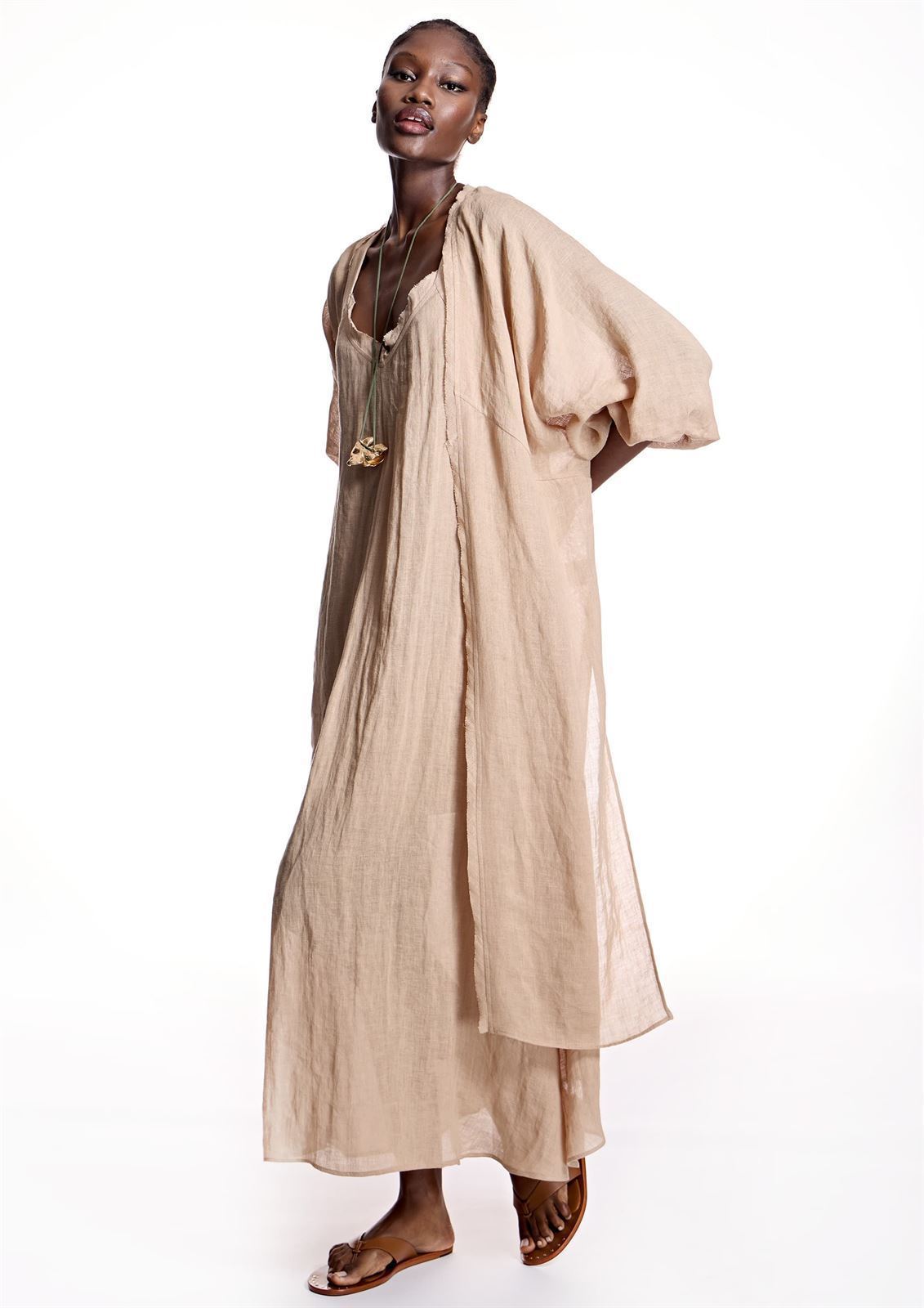ALBA CONDE Kimono Fluído Arena - Imagen 3