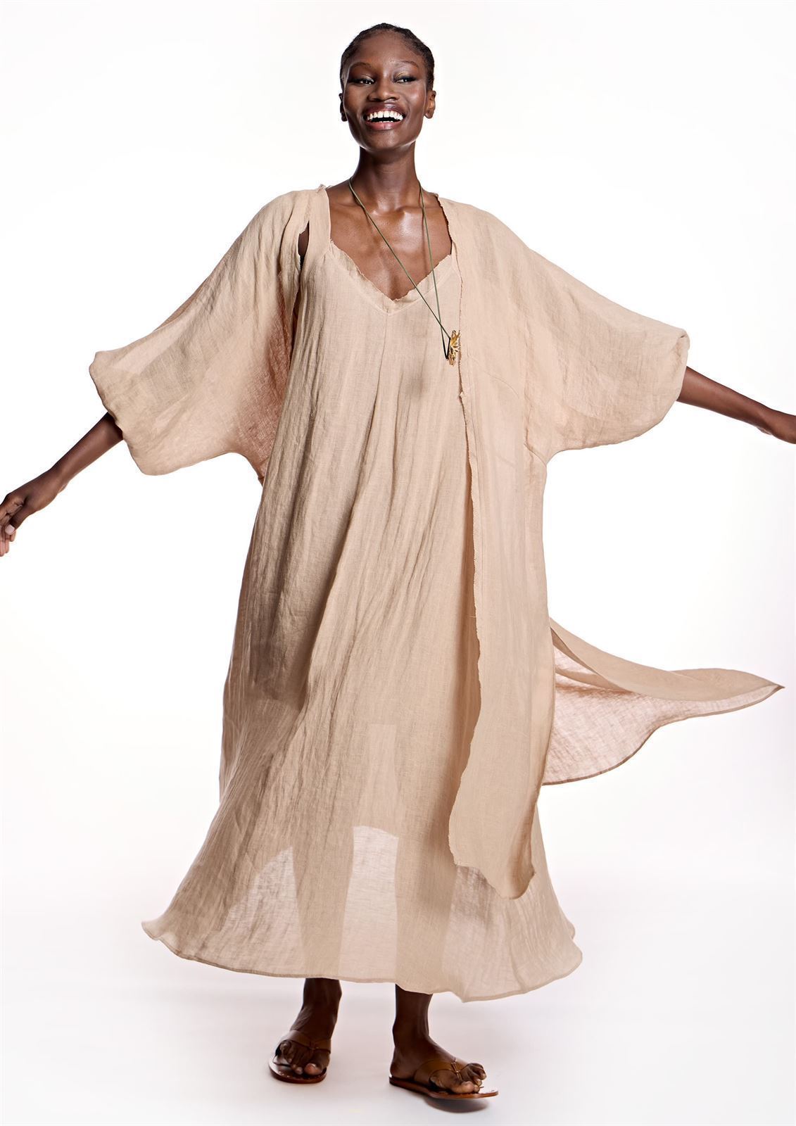 ALBA CONDE Kimono Fluído Arena - Imagen 5