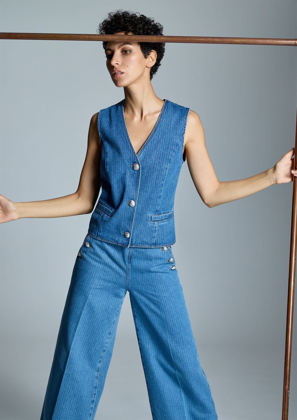 ALBA CONDE Pantalón Azul Denim Rayas - Imagen 6