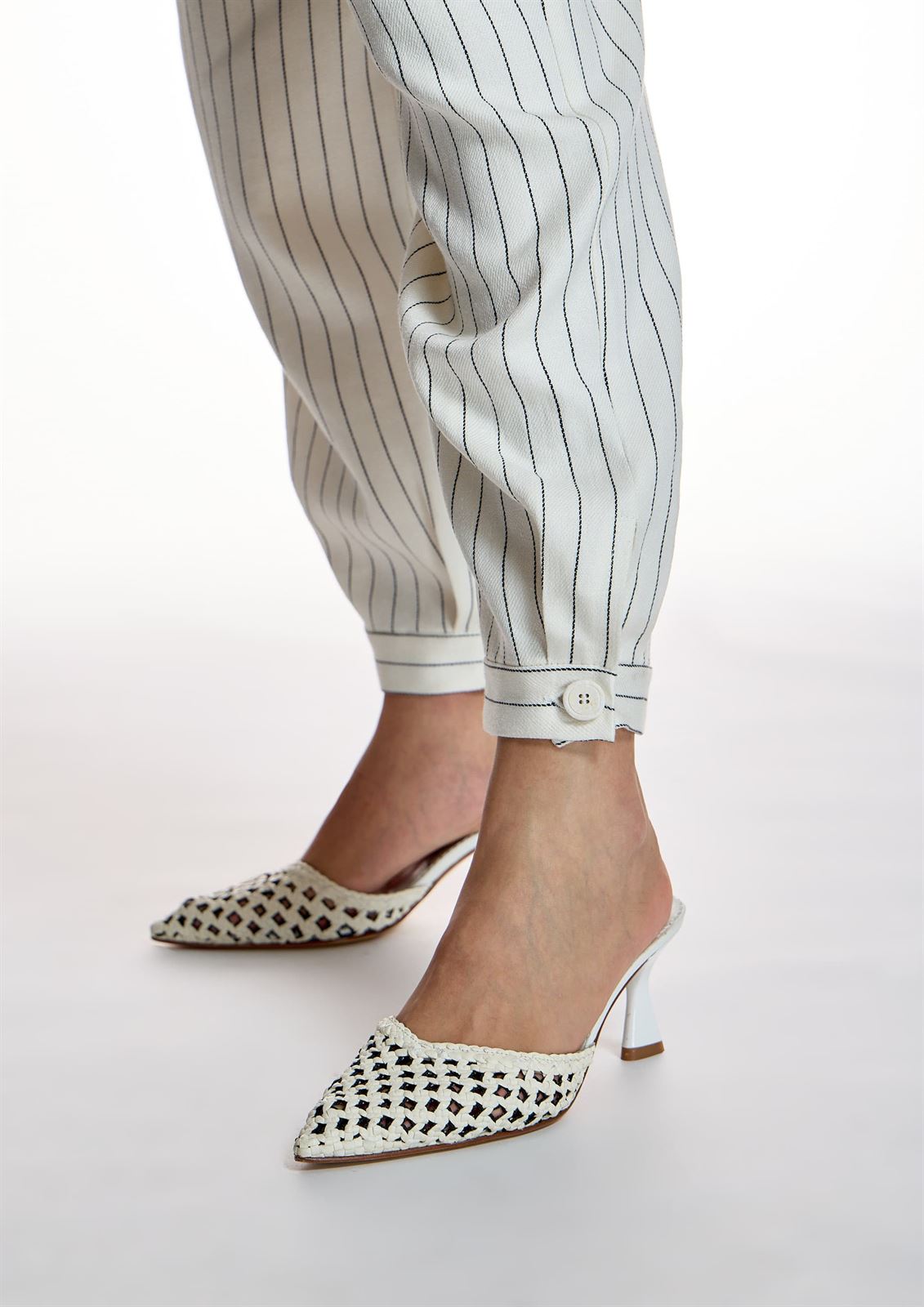 ALBA CONDE Pantalón Crudo de Rayas - Imagen 2