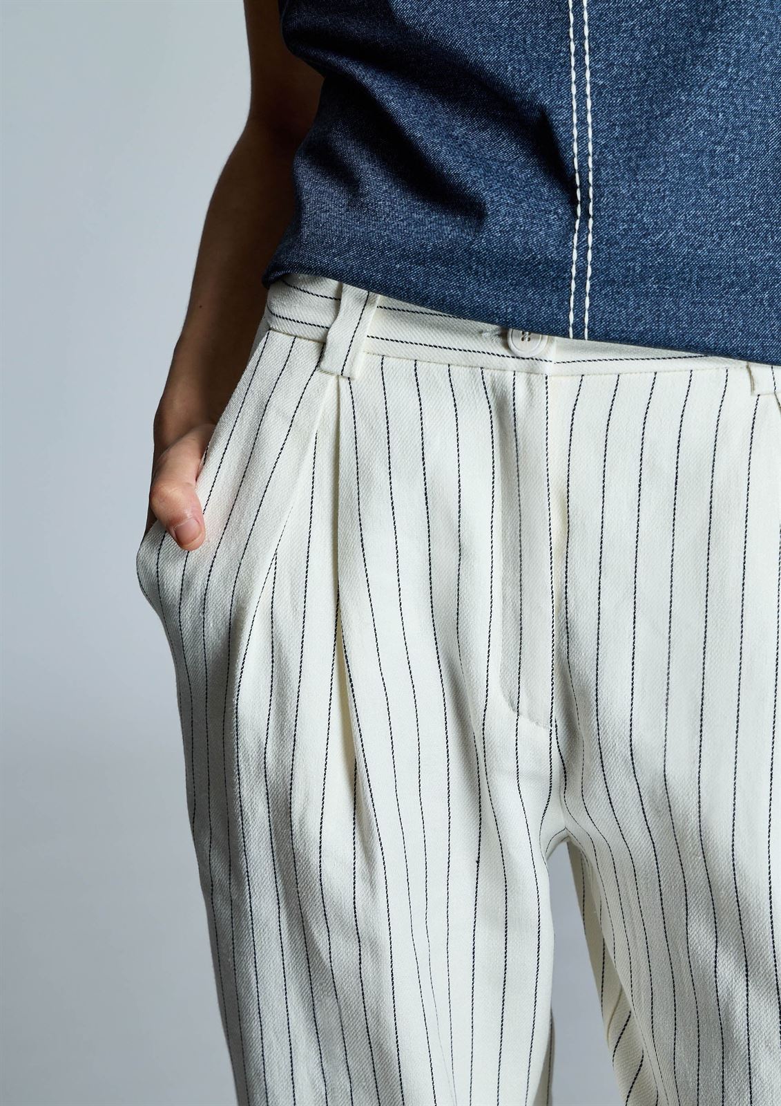 ALBA CONDE Pantalón Crudo de Rayas - Imagen 5