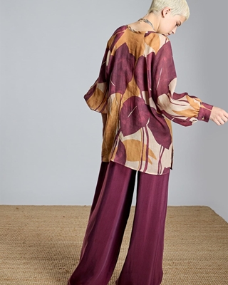 ALBA CONDE Pantalón Fluído Granate - Imagen 2