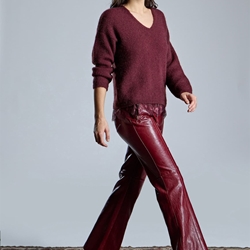 ALBA CONDE Pantalón Granate Efecto Piel - Imagen 1