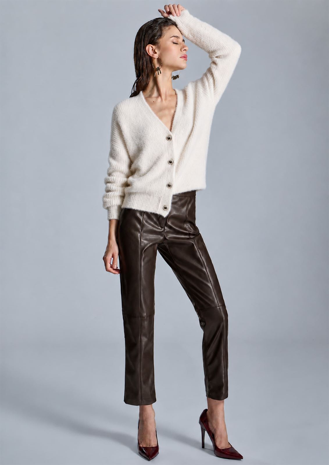 ALBA CONDE Pantalón Marrón Efecto Piel - Imagen 1