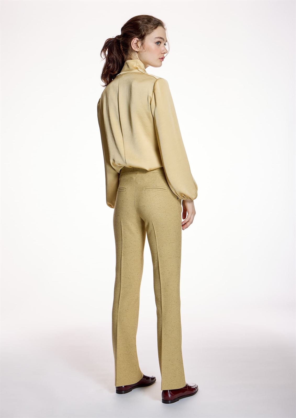 ALBA CONDE Pantalón Semientallado Amarillo - Imagen 2