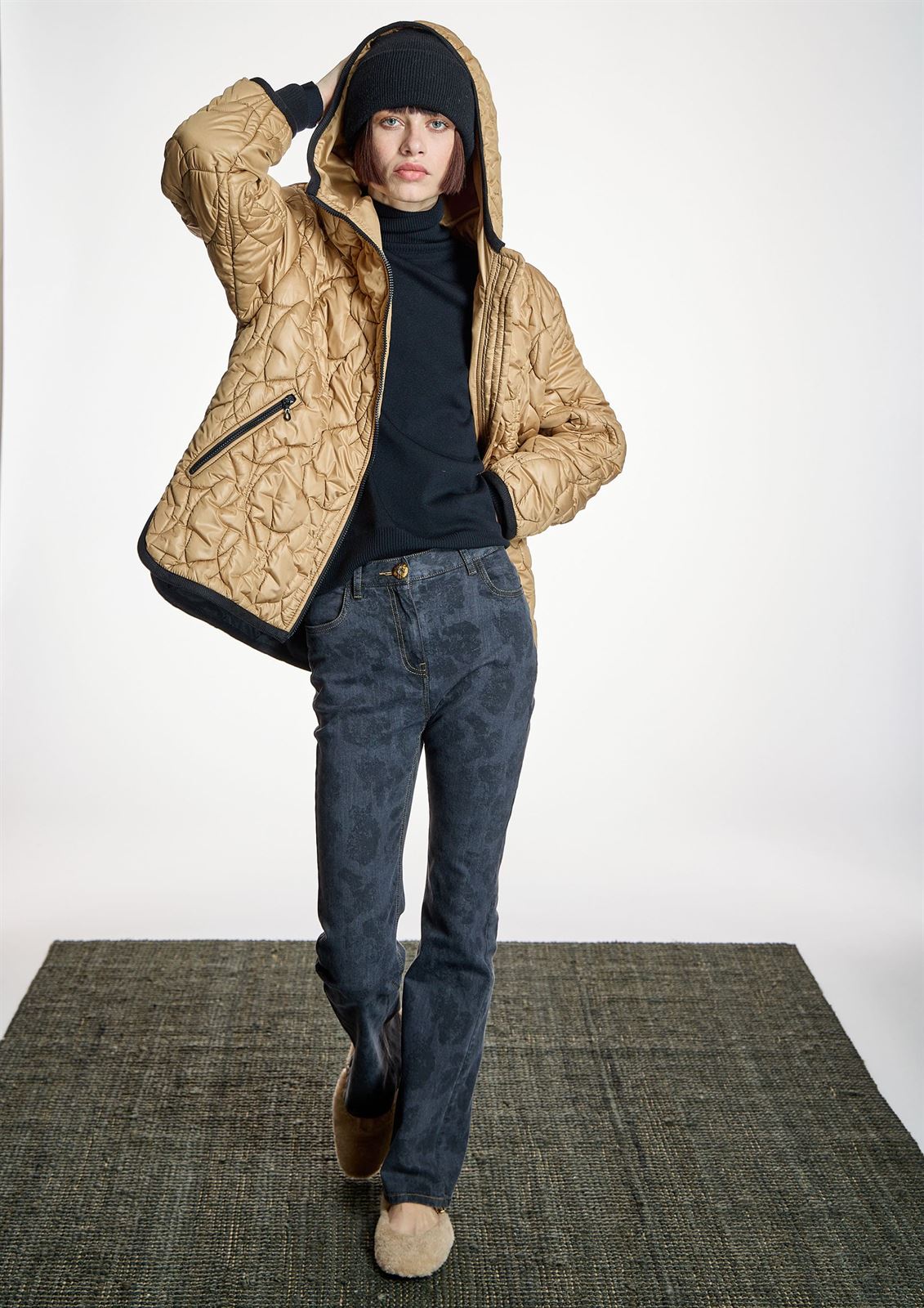ALBA CONDE Parka Acolchada en Camel - Imagen 2