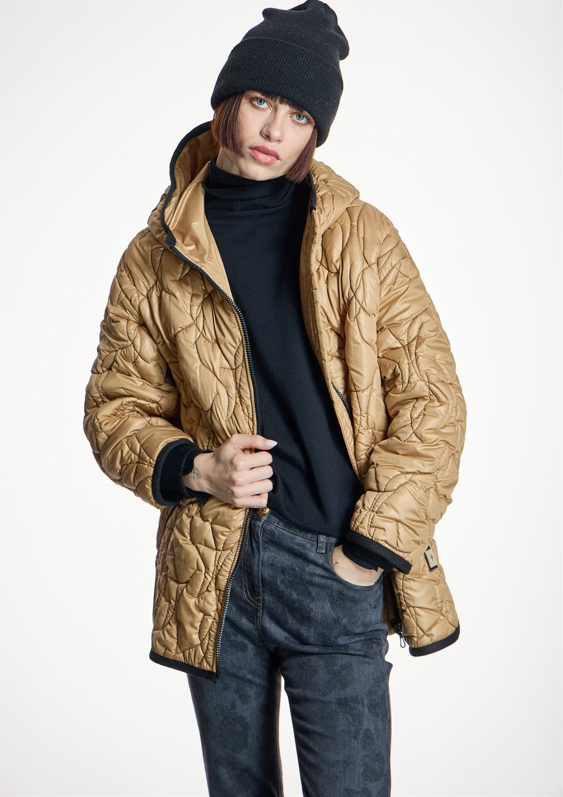 ALBA CONDE Parka Acolchada en Camel - Imagen 3
