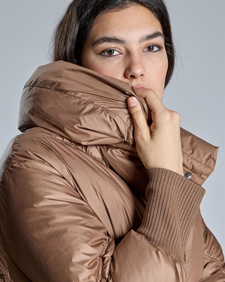 ALBA CONDE Parka Acolchada Tostada - Imagen 2