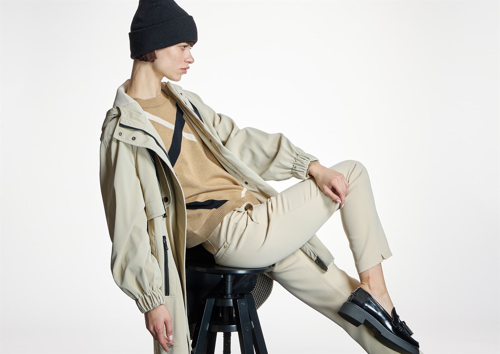 ALBA CONDE Parka Beige con Bolsillos y Capucha - Imagen 1