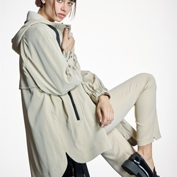 ALBA CONDE Parka Beige con Bolsillos y Capucha - Imagen 2