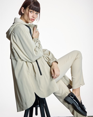 ALBA CONDE Parka Beige con Bolsillos y Capucha - Imagen 2