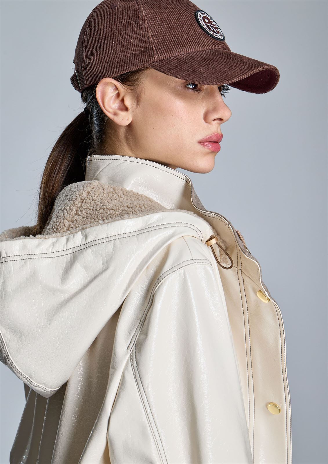 ALBA CONDE Parka Larga Charol - Imagen 6