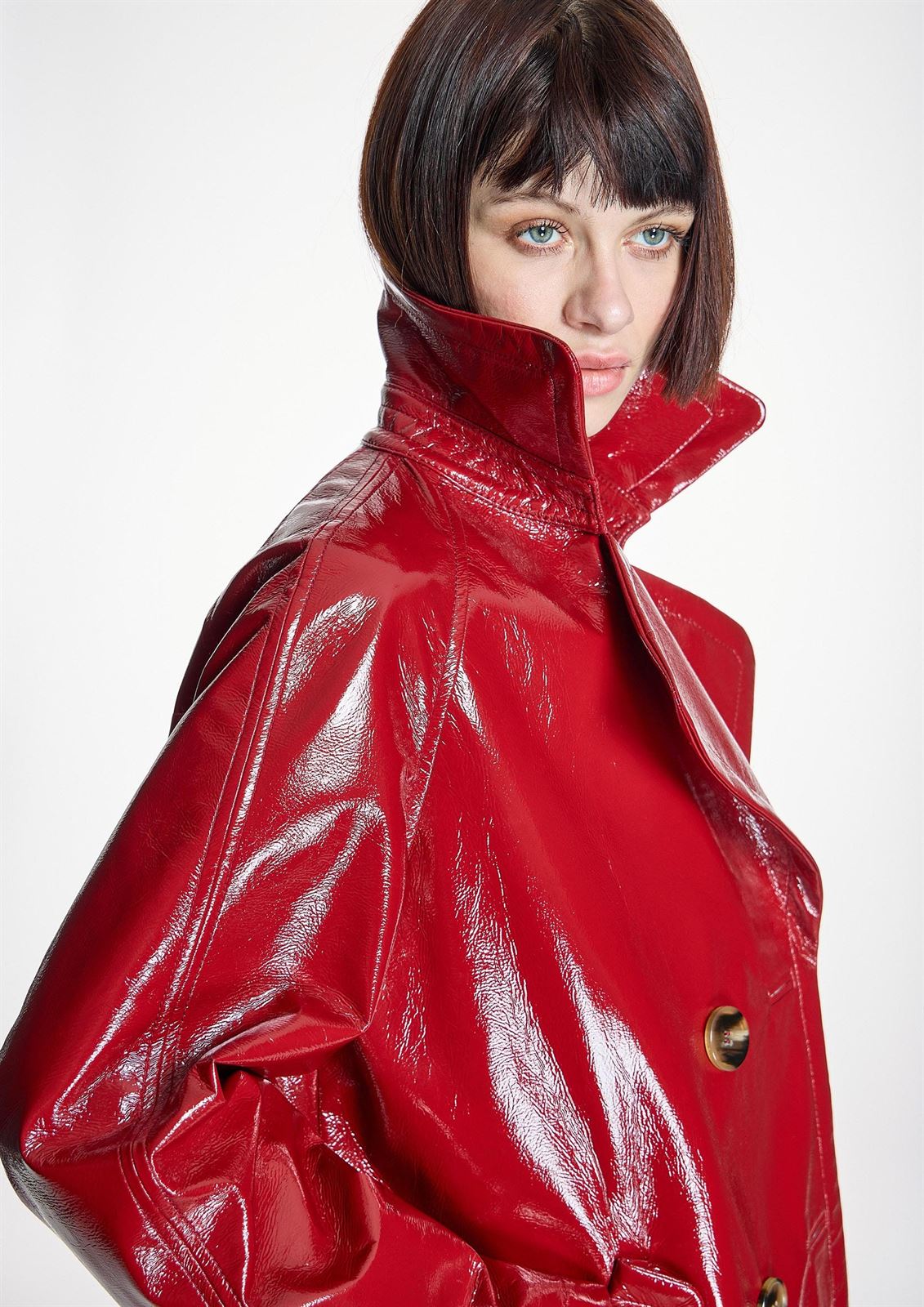 ALBA CONDE Parka Oversize Roja Efecto  Charol - Imagen 1
