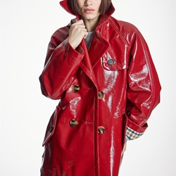 ALBA CONDE Parka Oversize Roja Efecto  Charol - Imagen 2