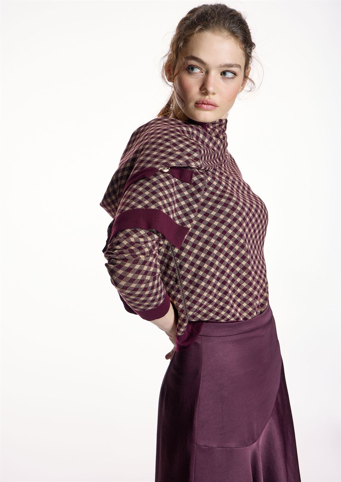 ALBA CONDE Sweter Cuadros Burdeos - Imagen 5