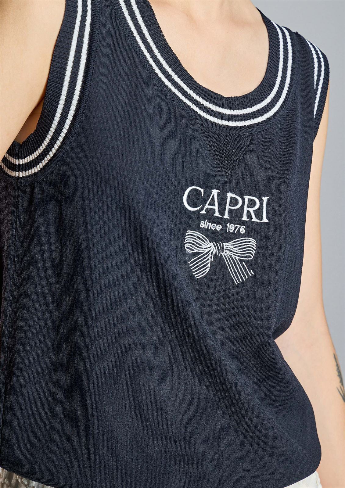 ALBA CONDE Top de Punto Negro - Imagen 3