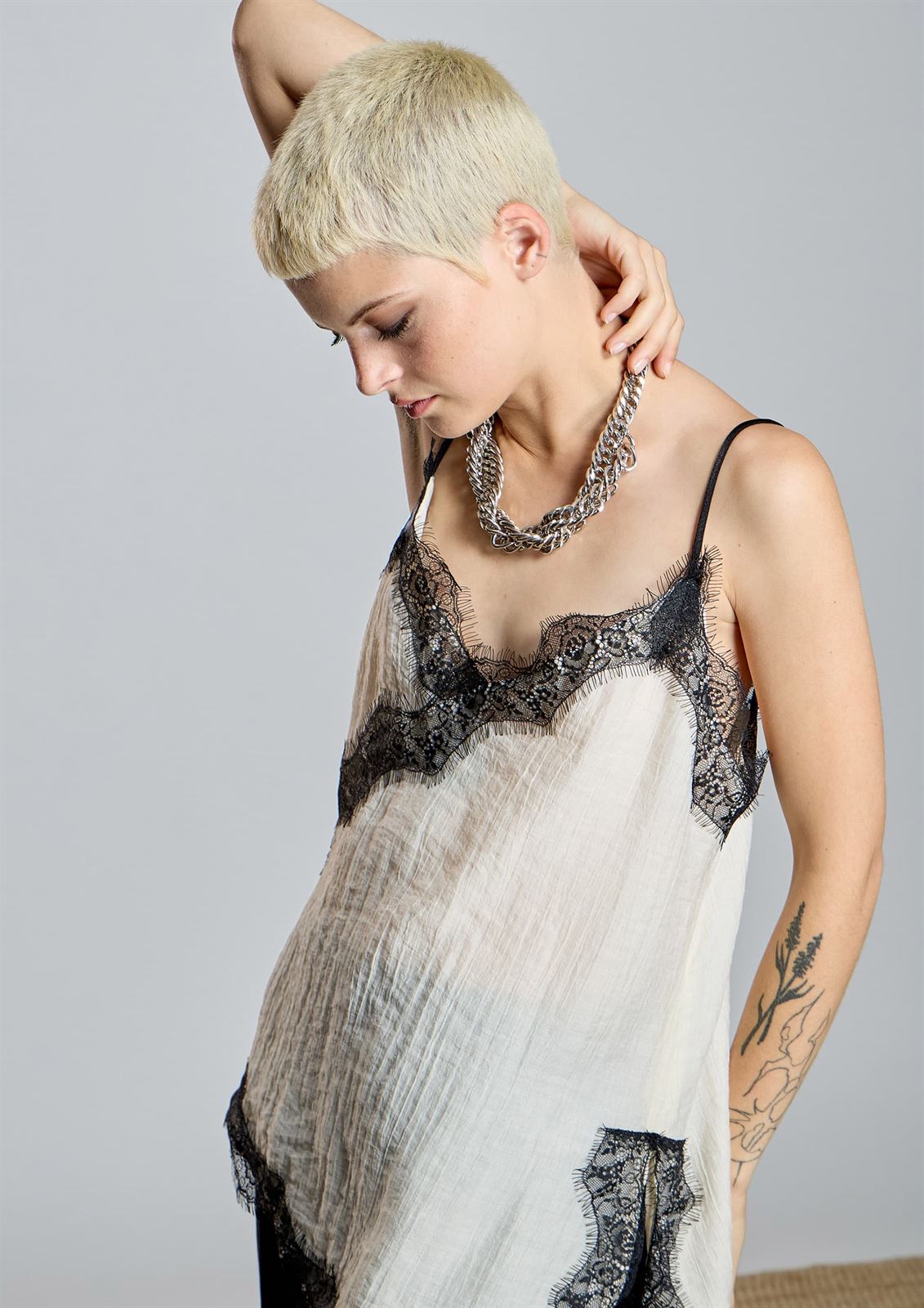 ALBA CONDE Top Lencero Crudo - Imagen 3