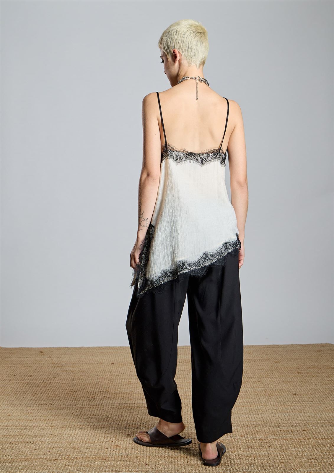 ALBA CONDE Top Lencero Crudo - Imagen 4