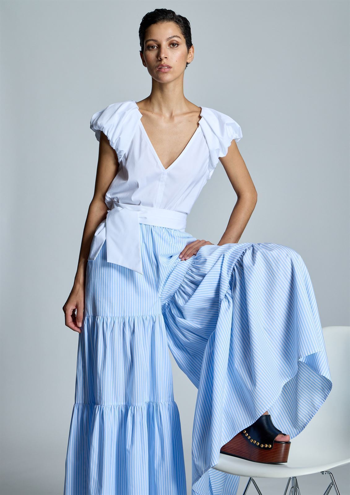 ALBA CONDE Top Popelín Manga Abullonada Blanco - Imagen 1