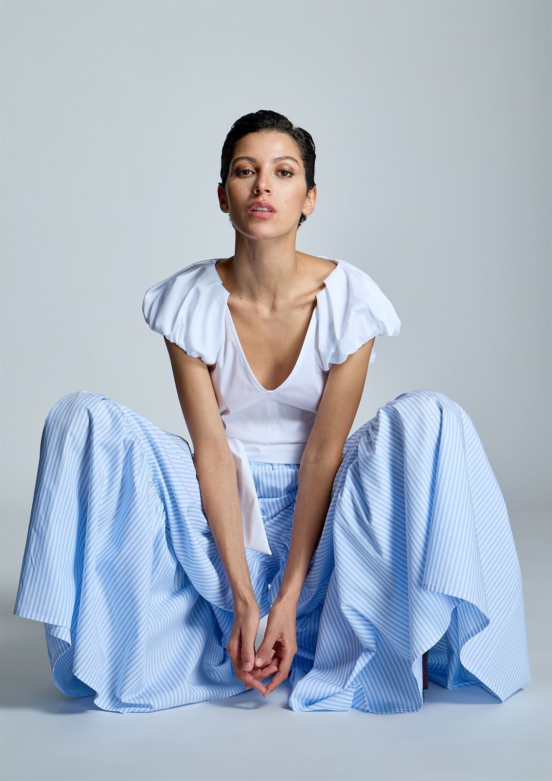 ALBA CONDE Top Popelín Manga Abullonada Blanco - Imagen 4