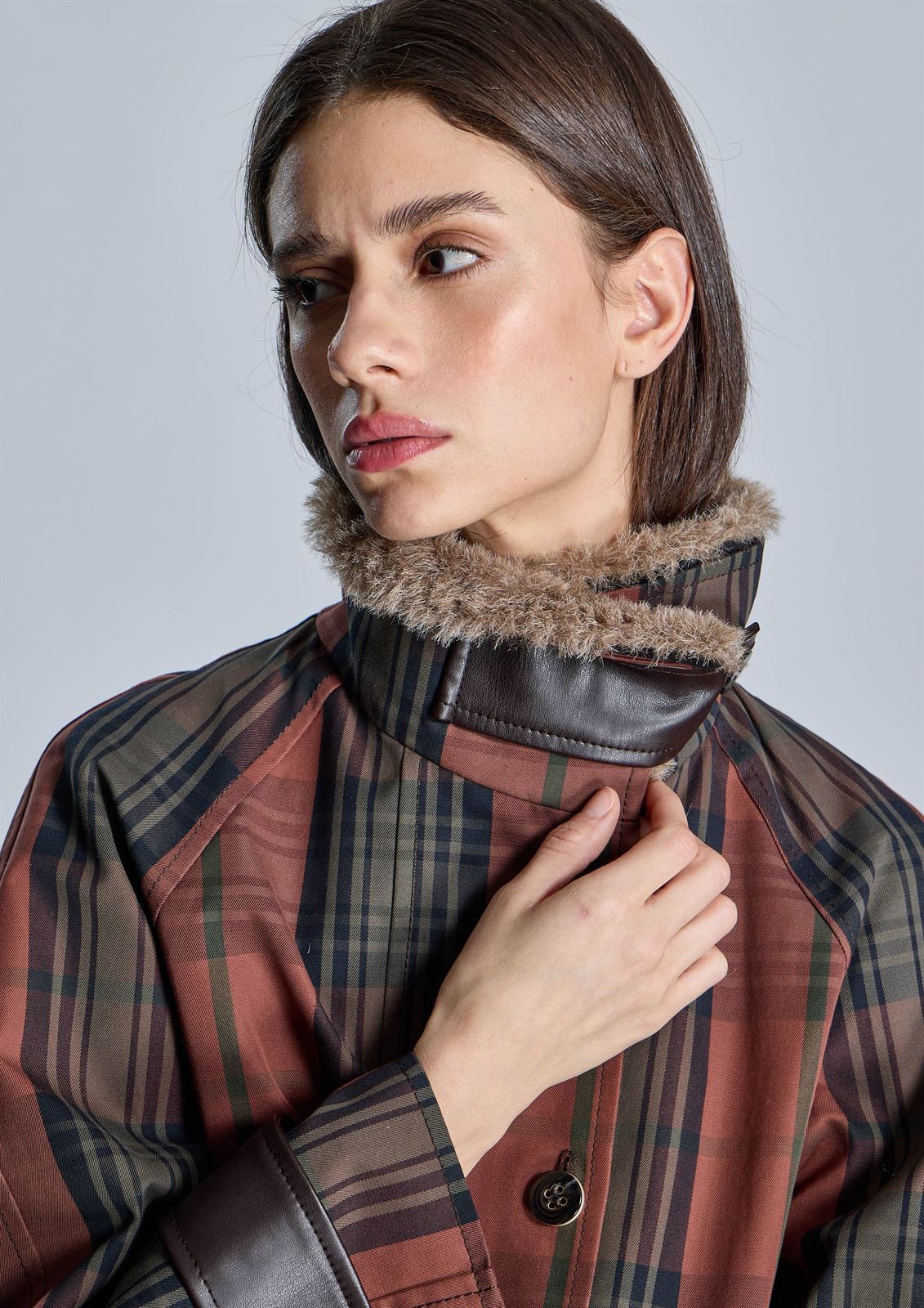 ALBA CONDE Trench de Cuadros Cuello Desmoantable - Imagen 4