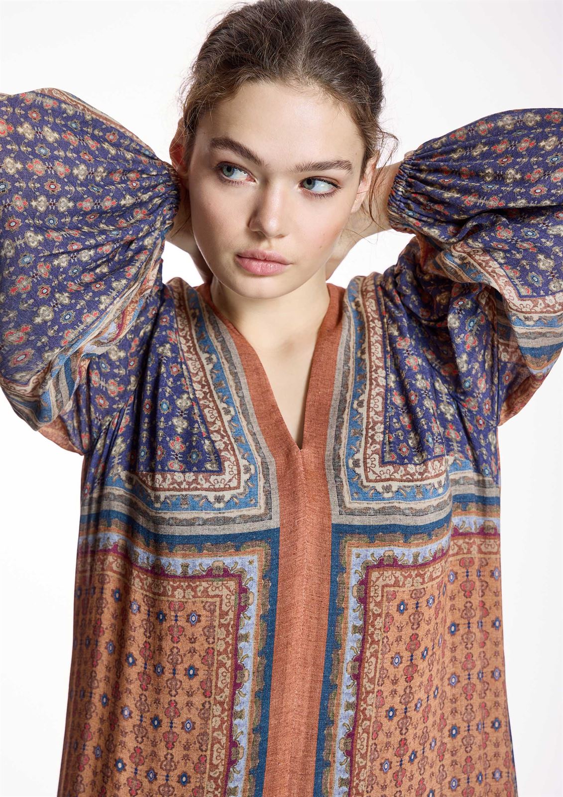 ALBA CONDE Vestido Boho Estampado Pañuelo - Imagen 3