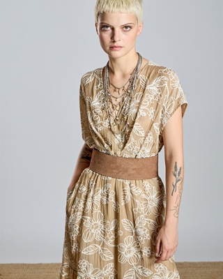 ALBA CONDE Vestido Camel Bordado - Imagen 2