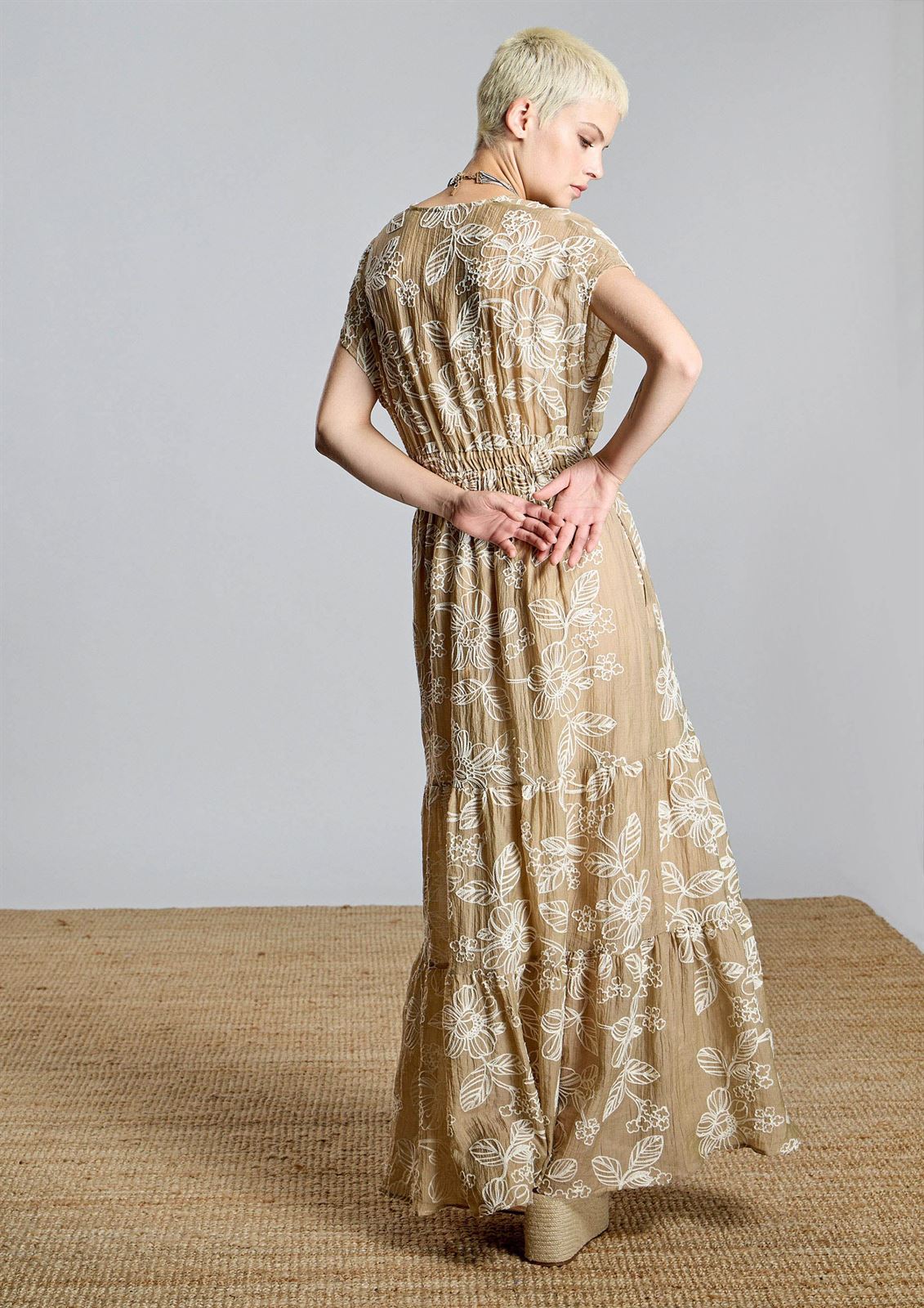 ALBA CONDE Vestido Camel Bordado - Imagen 5