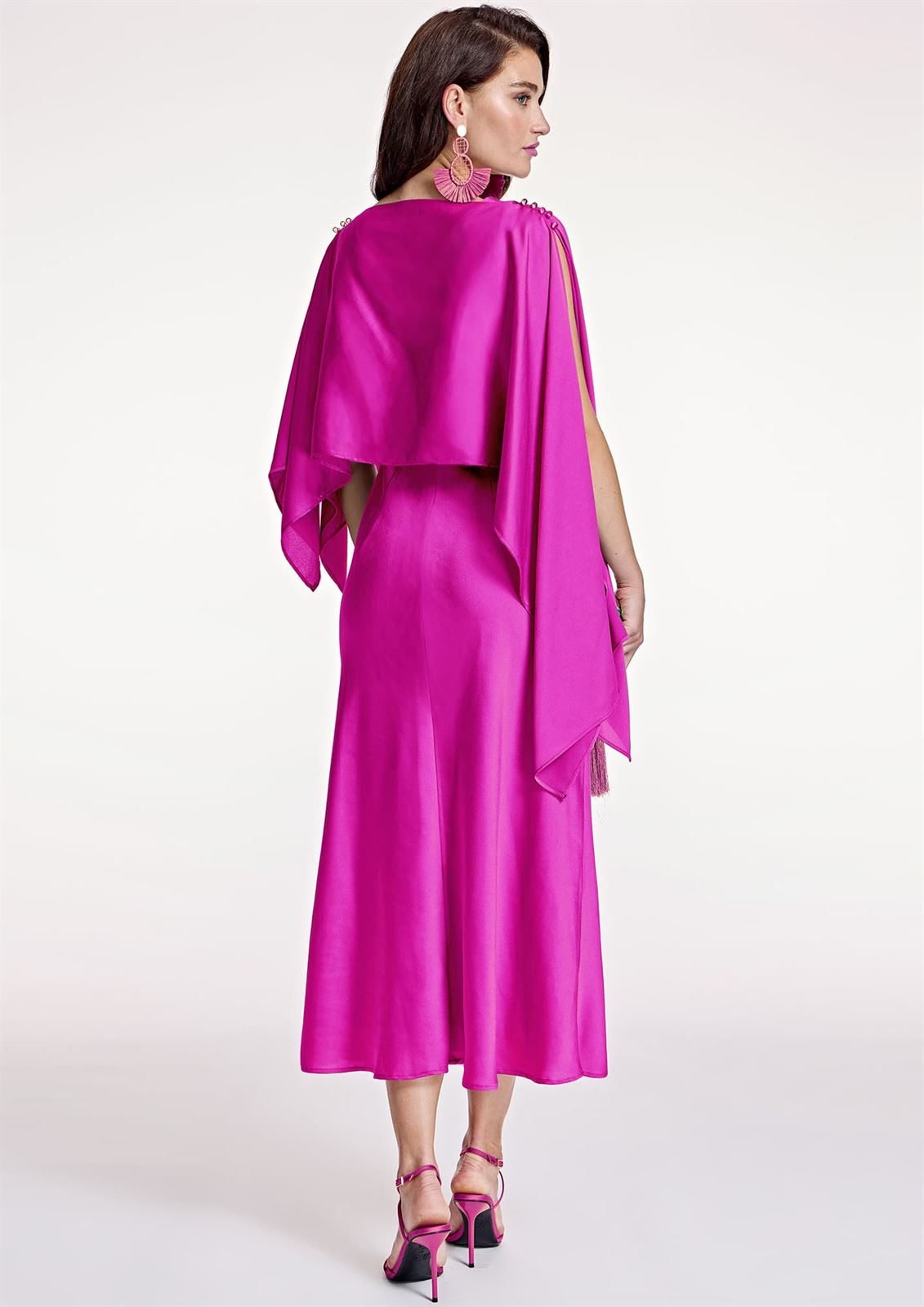 ALBA CONDE Vestido Satinado Bugambilla con Capa - Imagen 4