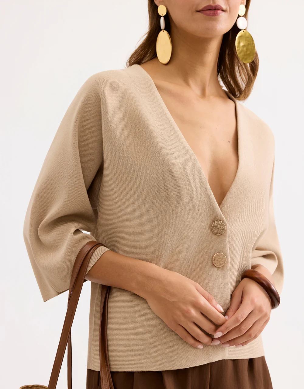 LEO & HUGO Top Escote V Beige - Imagen 1