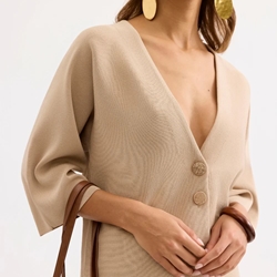 LEO & HUGO Top Escote V Beige - Imagen 1