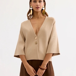 LEO & HUGO Top Escote V Beige - Imagen 2