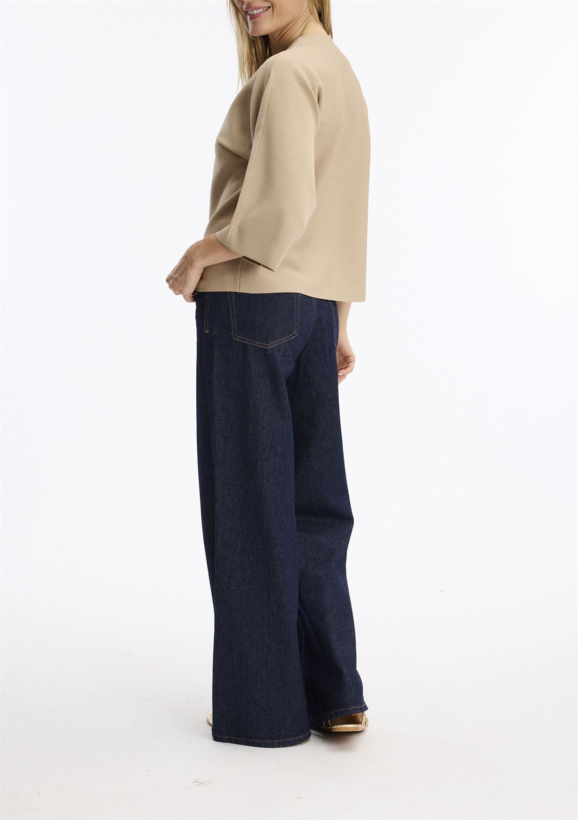 LEO & HUGO Top Escote V Beige - Imagen 3