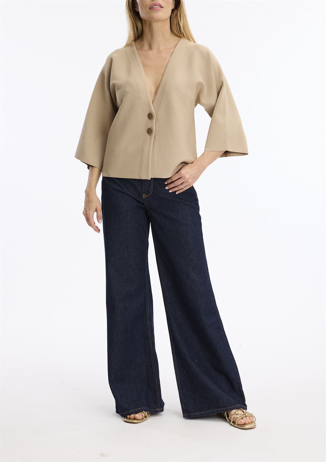 LEO & HUGO Top Escote V Beige - Imagen 4