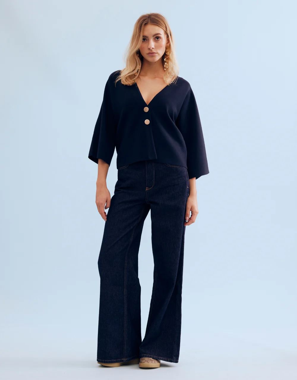 LEO & HUGO Top Escote V Marino - Imagen 3