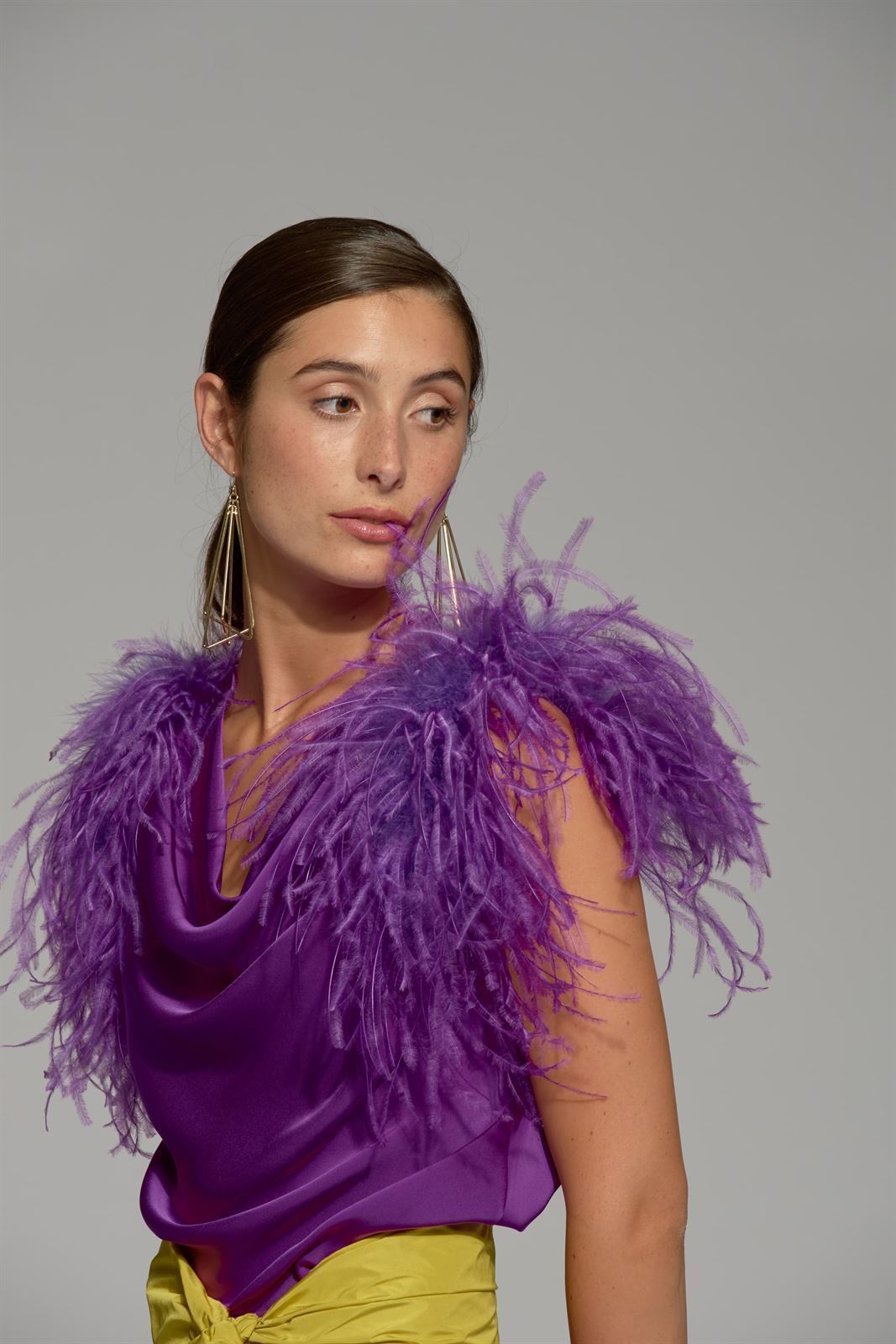 MOSKADA Blusa CORAL Plumas Negra - Imagen 4